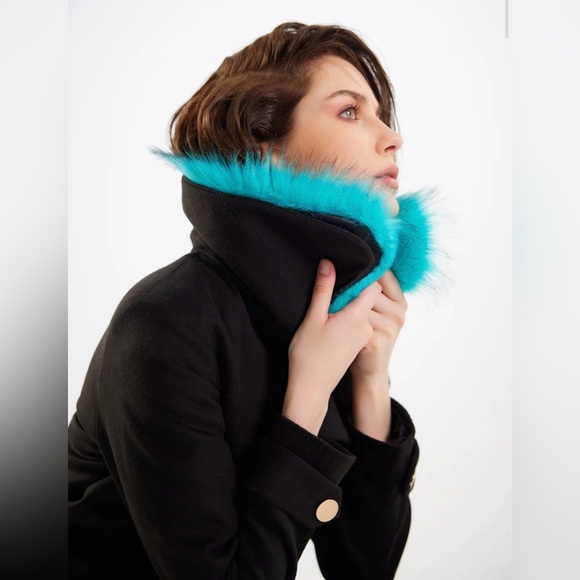 Julia Allert Fashionable Short Faux Fur Collar
Coat Women’s Size XL - Picture 3 of 9